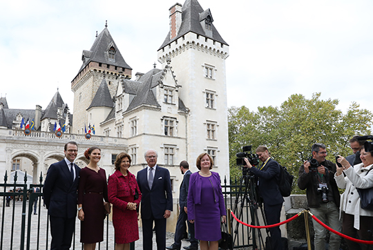 Kungaparet och Kronprinsessparet utanför Château de Pau där en lunch hölls under borgmästarens värdskap. 