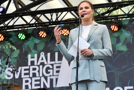 Kronprinsessan inviger Håll Sverige Rent-dagen. 