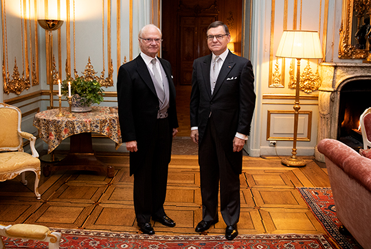 Kungen och Litauens ambassadör Algimantas Rimkunas. 