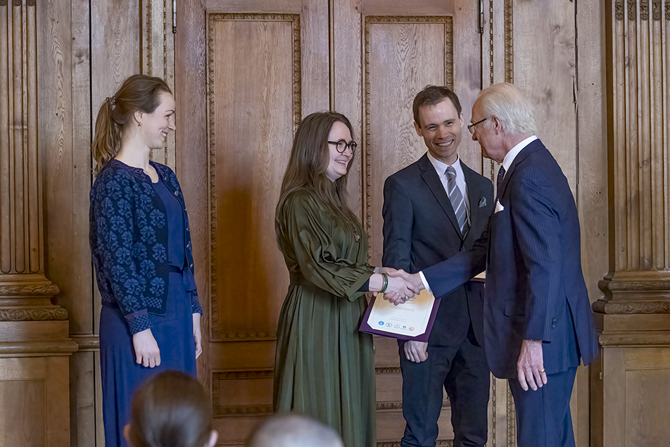 Musikaliska akademins stipendiater Kristine West, Vanja Hamidi Isaksson och Daniel Fjellström fick ta emot diplom ur Kungens hand. 