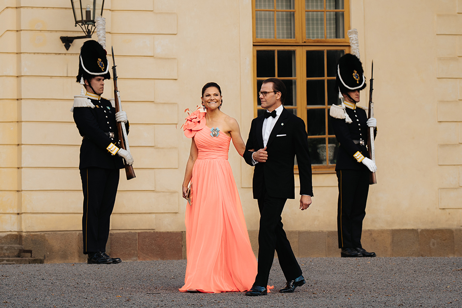 Kronprinsessparet på väg till Drottningholms teater. 