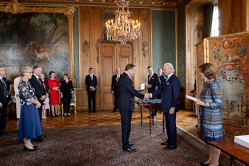 Före detta statsminister Stefan Löfven förlänades H.M. Konungens medalj 12:e storleken i kedja.