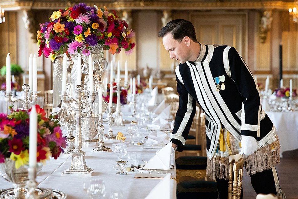 Gedeckter Tisch für das Galadinner im Königlichen Schloss.